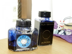 丸善アテナインクとアウロラブルー