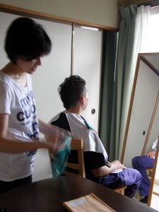 男性モニターです