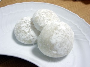 白いお皿に白いお餅