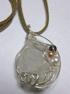 エレスチャル水晶のペンダント　アップ