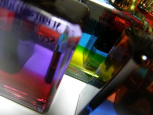 トリコロールボトルの森