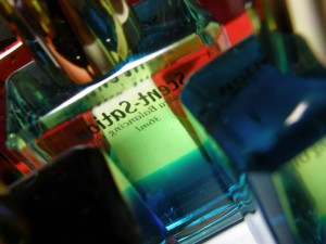 トリコロールボトルの森