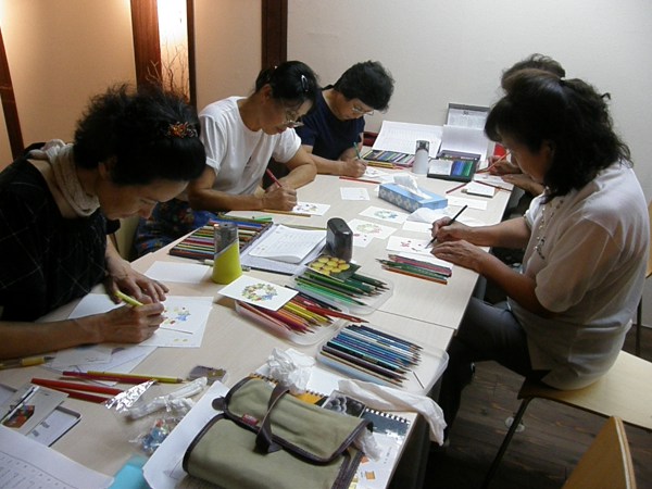 塗り絵、集中中