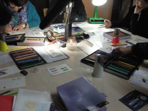 塗り絵　「うーん、どんな色を塗ろうかな？」