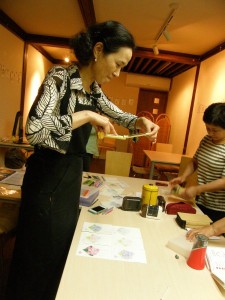 塗り絵　撮影中