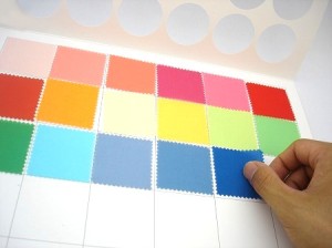 小布をテープ糊で貼ります