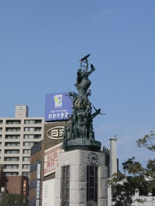 鳥取駅前のオブジェ