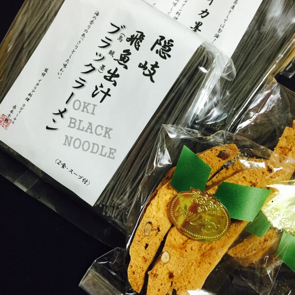 ブラックラーメンをいただきました。